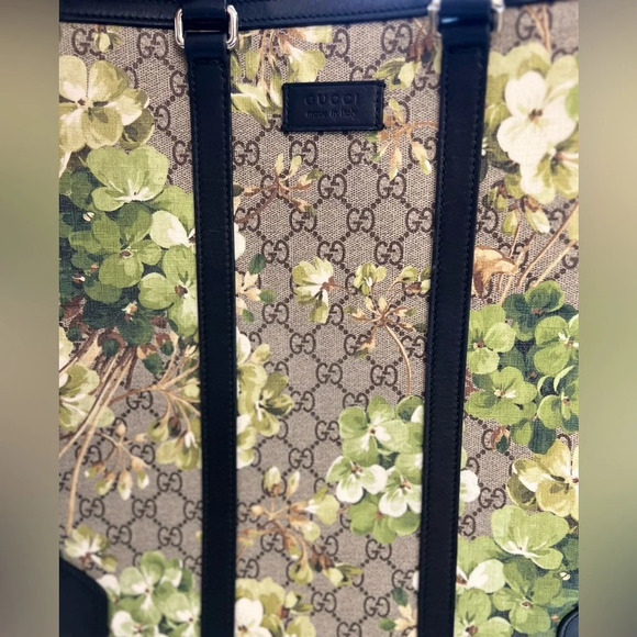 Gucci
GG Coated Canvas Convertible Tote Blooms Print - Picture 16 of 16